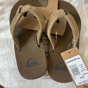 Kids quiksilver flip flops size 1